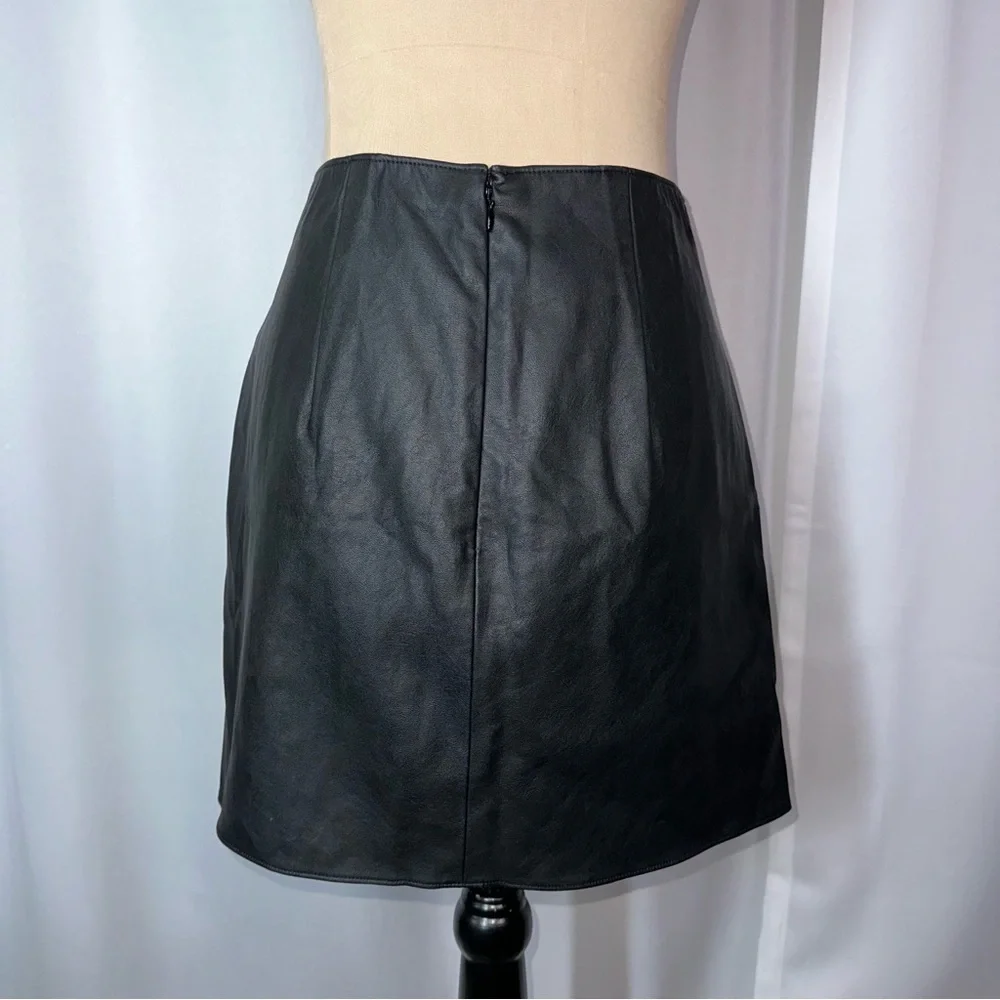 Abercrombie & Fitch Black Faux Leather Mini Skirt Gathered Side Ruching ‎ Size M